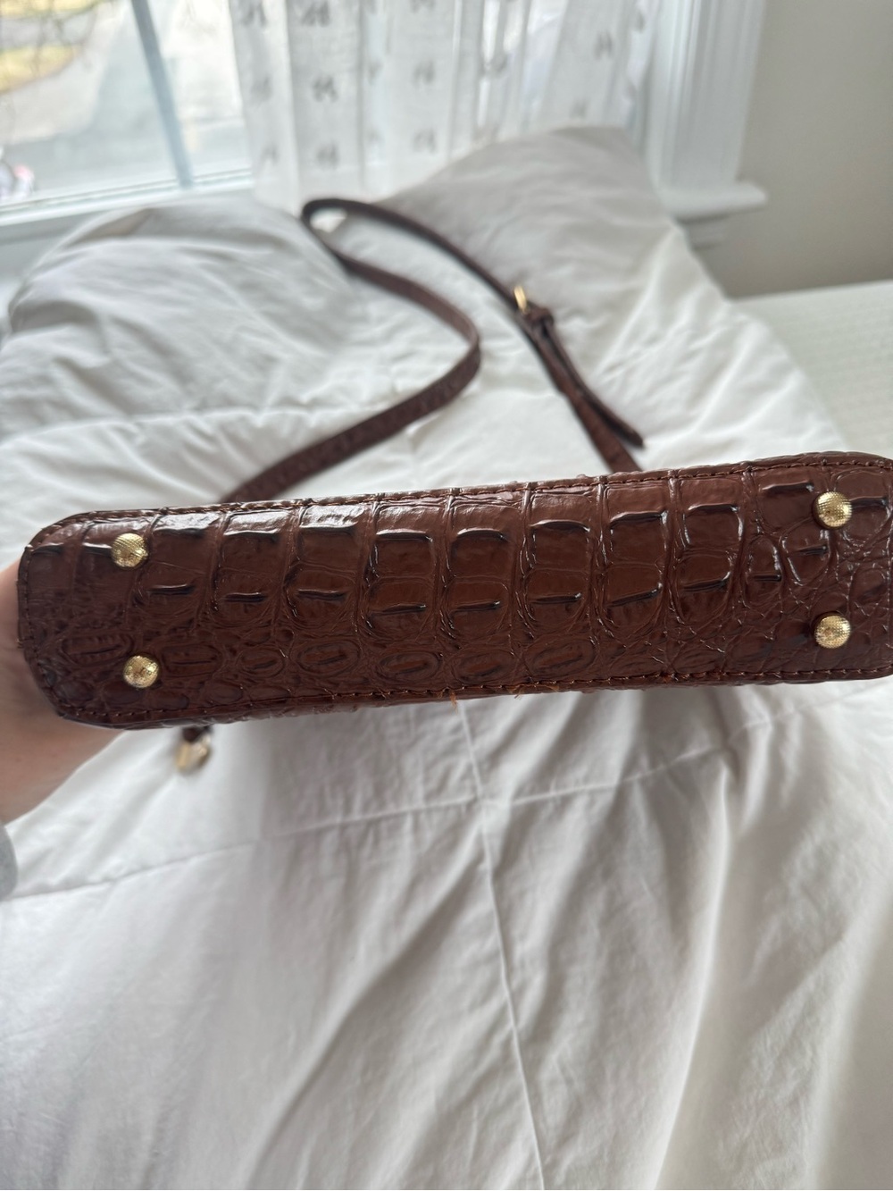 Croc-Embossed Brown Leather Crossbody Bag - Picture 4 of 4